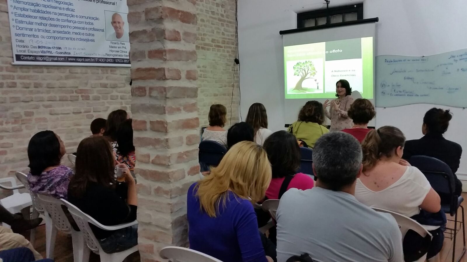 Andrea Darco dando aula